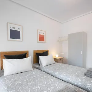 apartamento-con-parking-en-gros-junto-a-la-playa-zurriola.sansebastianhotels.net/